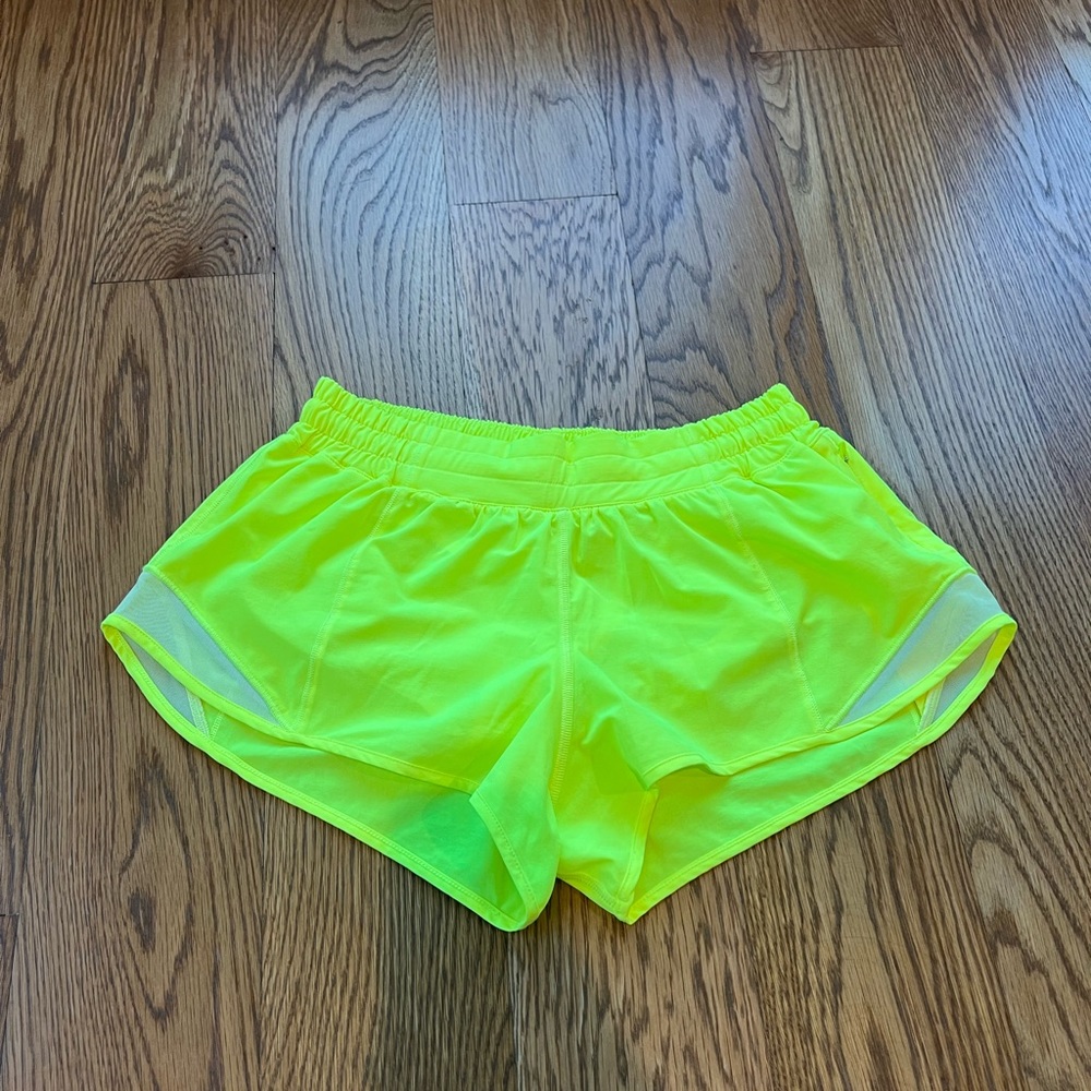 Lululemon Hotty Hot Shorts 2.5” Size 8-neon yellow